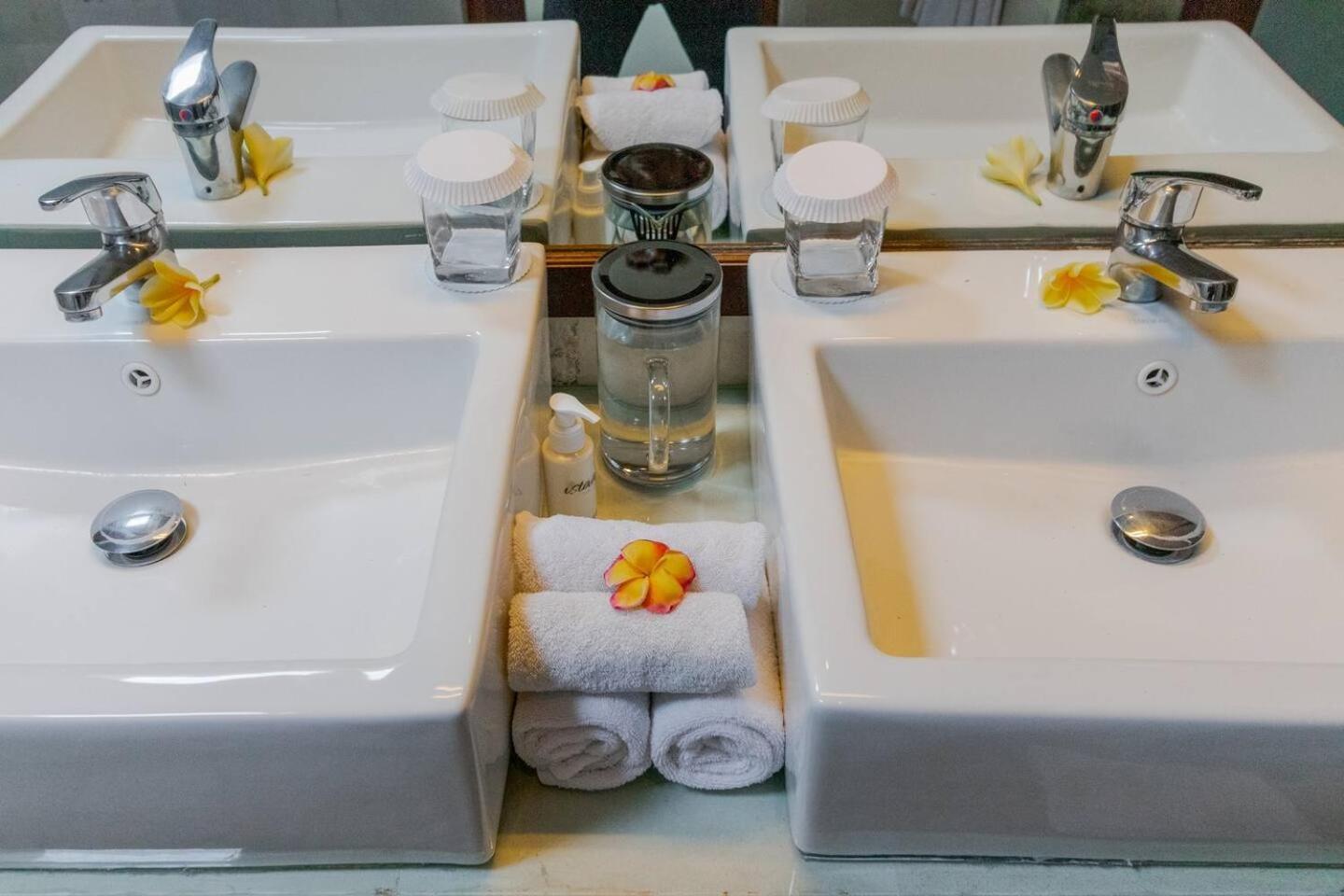 Heart Of Seminyak, 2Br, Sleeps 4, Walk To Bintang Villa Exterior photo