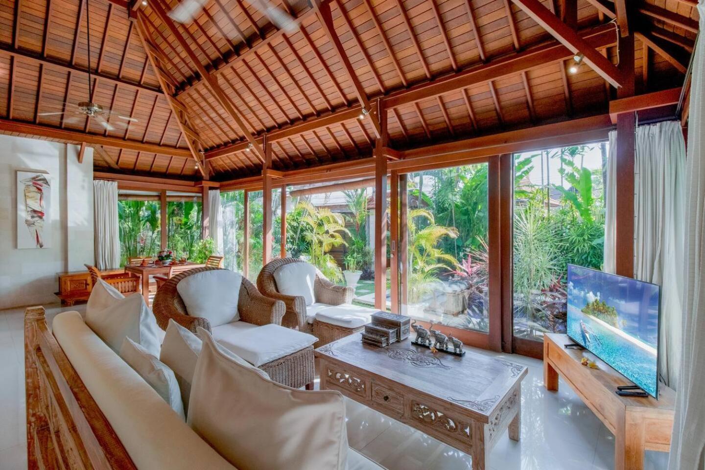 Heart Of Seminyak, 2Br, Sleeps 4, Walk To Bintang Villa Exterior photo
