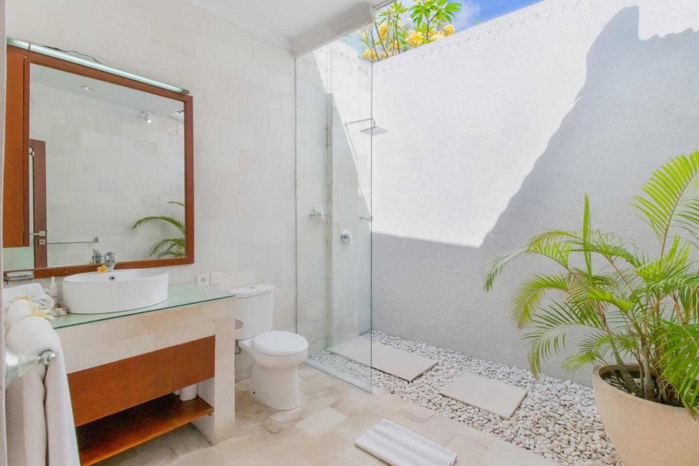 Heart Of Seminyak, 2Br, Sleeps 4, Walk To Bintang Villa Exterior photo