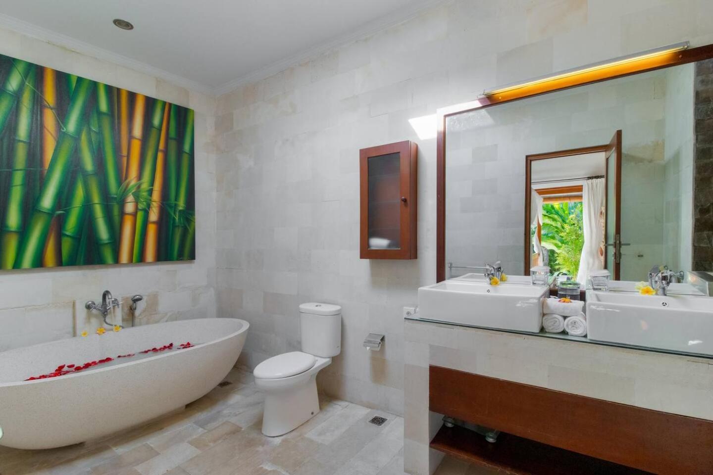 Heart Of Seminyak, 2Br, Sleeps 4, Walk To Bintang Villa Exterior photo